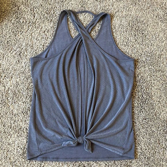 Athleta Essence Gray Textured Stipe Back Twist Tie Tank SzM - Picture 6 of 8